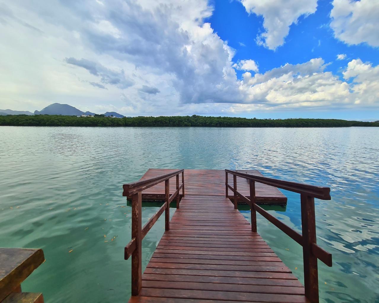 Casa com 7 quartos a venda, no canal de Guarapari, numa área de 1.200m²