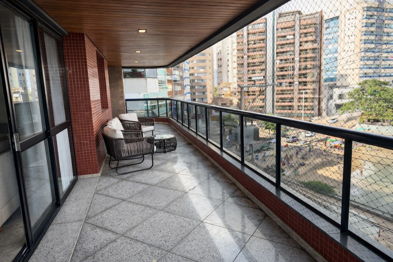 Apartamento de 4 suites a venda frente para o mar na Praia das Virtudes Centro de Guarapari ES