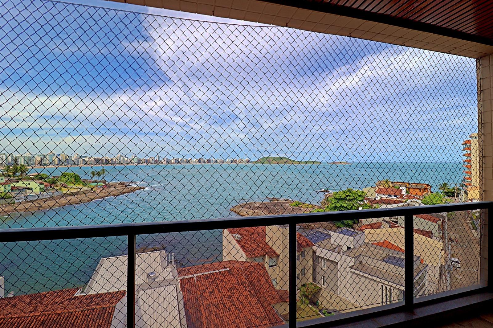 Cobertura Duplex à venda, com 3 quartos, sendo um suíte, área gourmet, vista panorâmica para o mar, localizado na Praia das Virtudes em Guarapari - ES