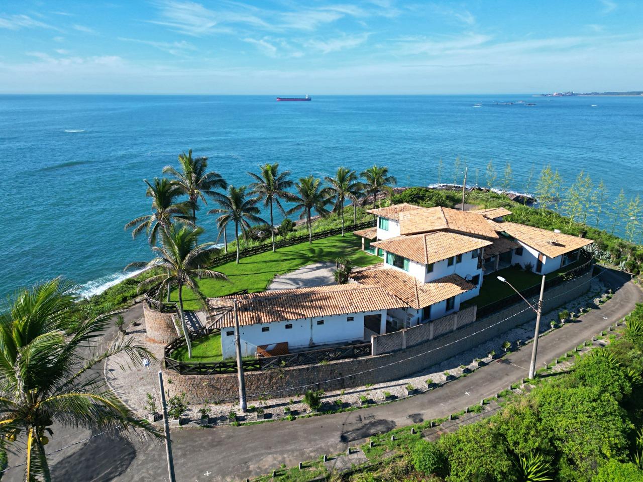 Mansão exclusiva de 05 suítes, lazer completo, varanda gourmet e com vista panorâmica para a Península de Meaípe, Guarapari - ES
