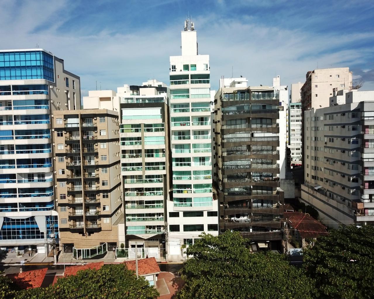 Edifício Darcília Klayn 3 dormitórios a venda na Praia das Castanheiras Centro de Guarapari ES