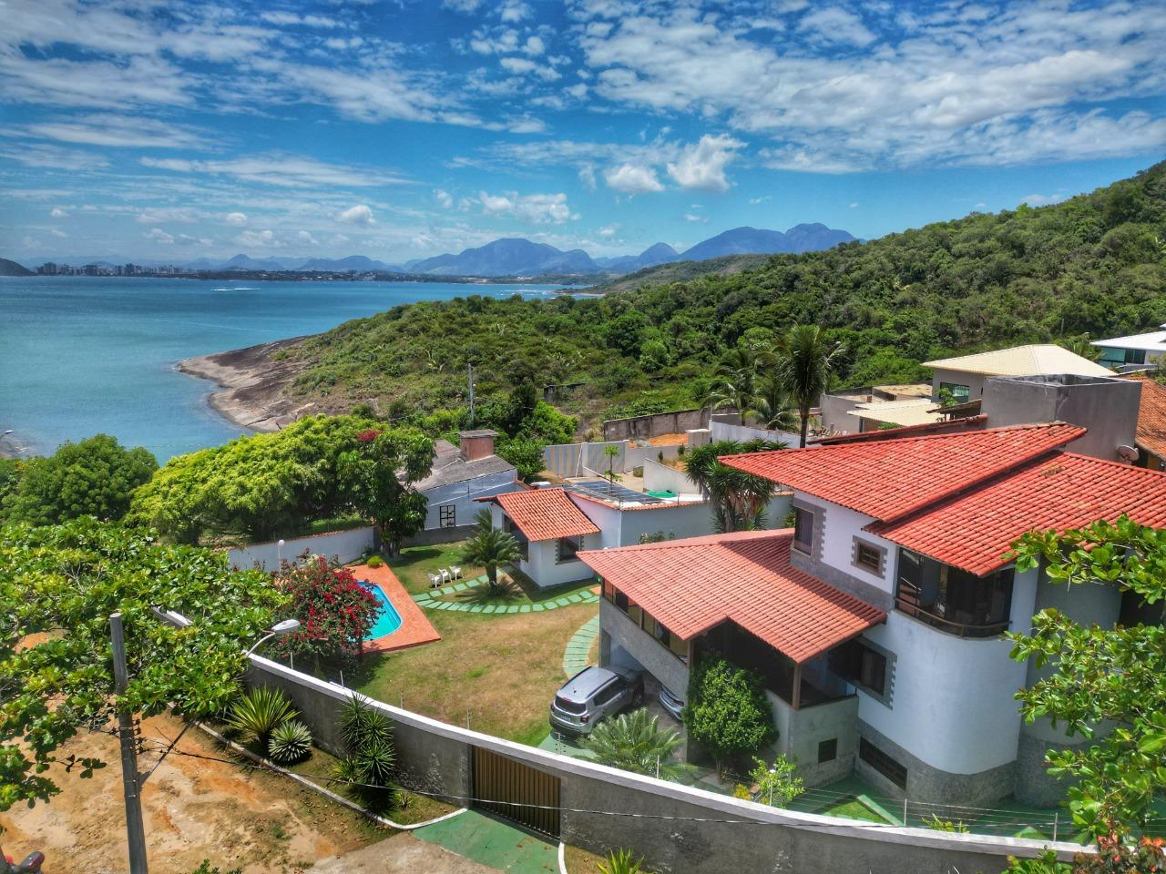 Casa de 4 suítes, com lazer completo e próximo da praia em Setiba, Guarapari - ES