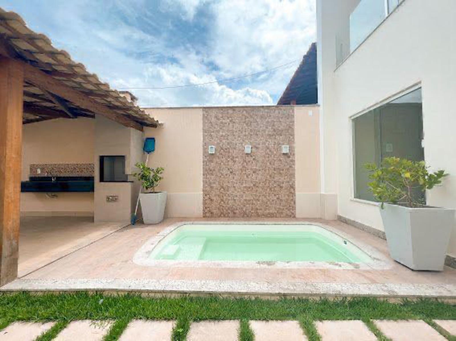 Casa à venda próximo orla da Praia do Morro em Guarapari-ES: 3 quartos, 3 suítes, 2 salas, 4 banheiros, 3 vagas de garagem e 160m² na Praia do Morro.
