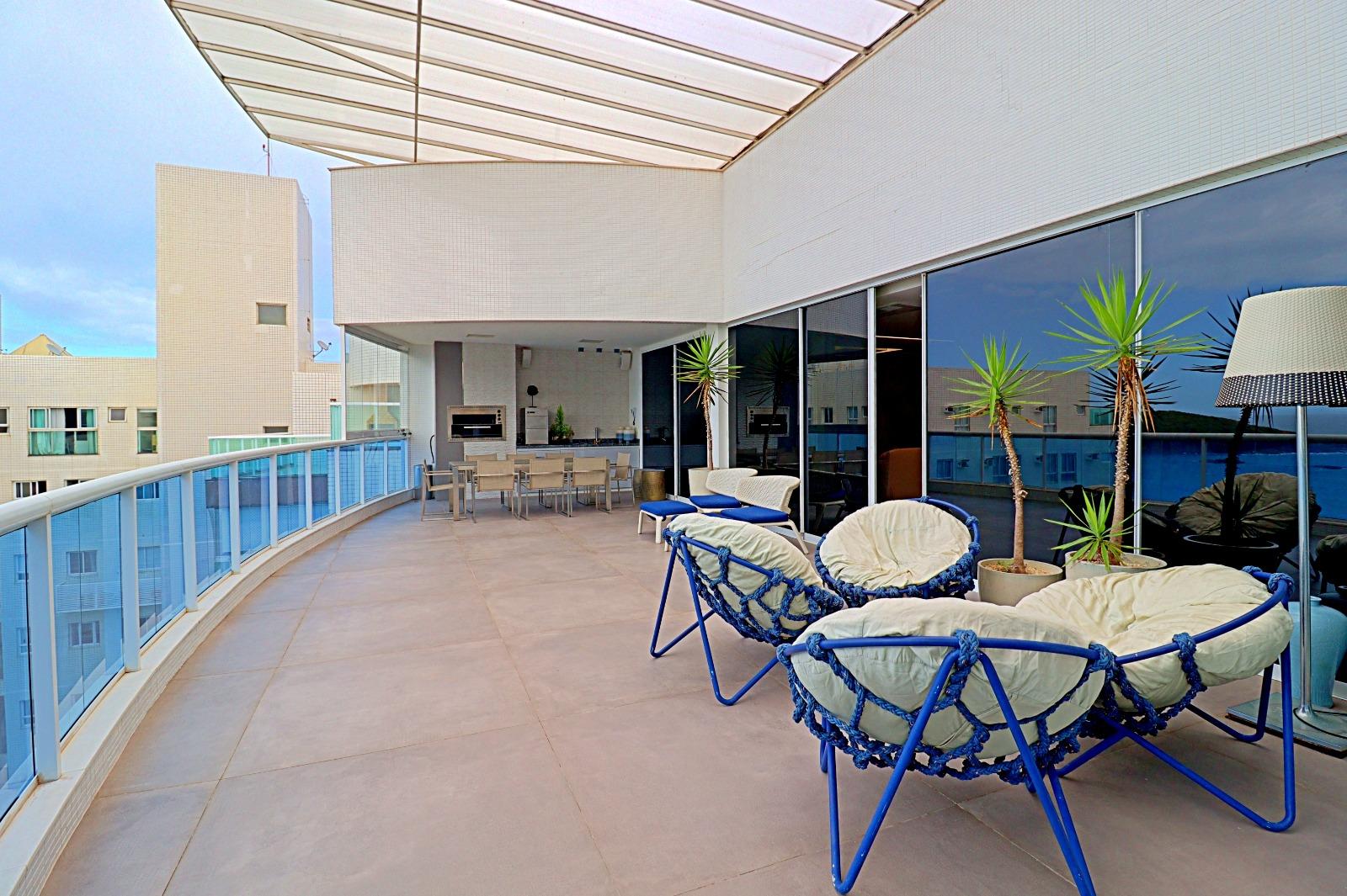 Cobertura luxuoasa e exclusiva à venda, 5 quartos, 4 suítes + DCE, varanda gourmet, lazer completo, frente para a Praia de Percanga em Guarapari - ES