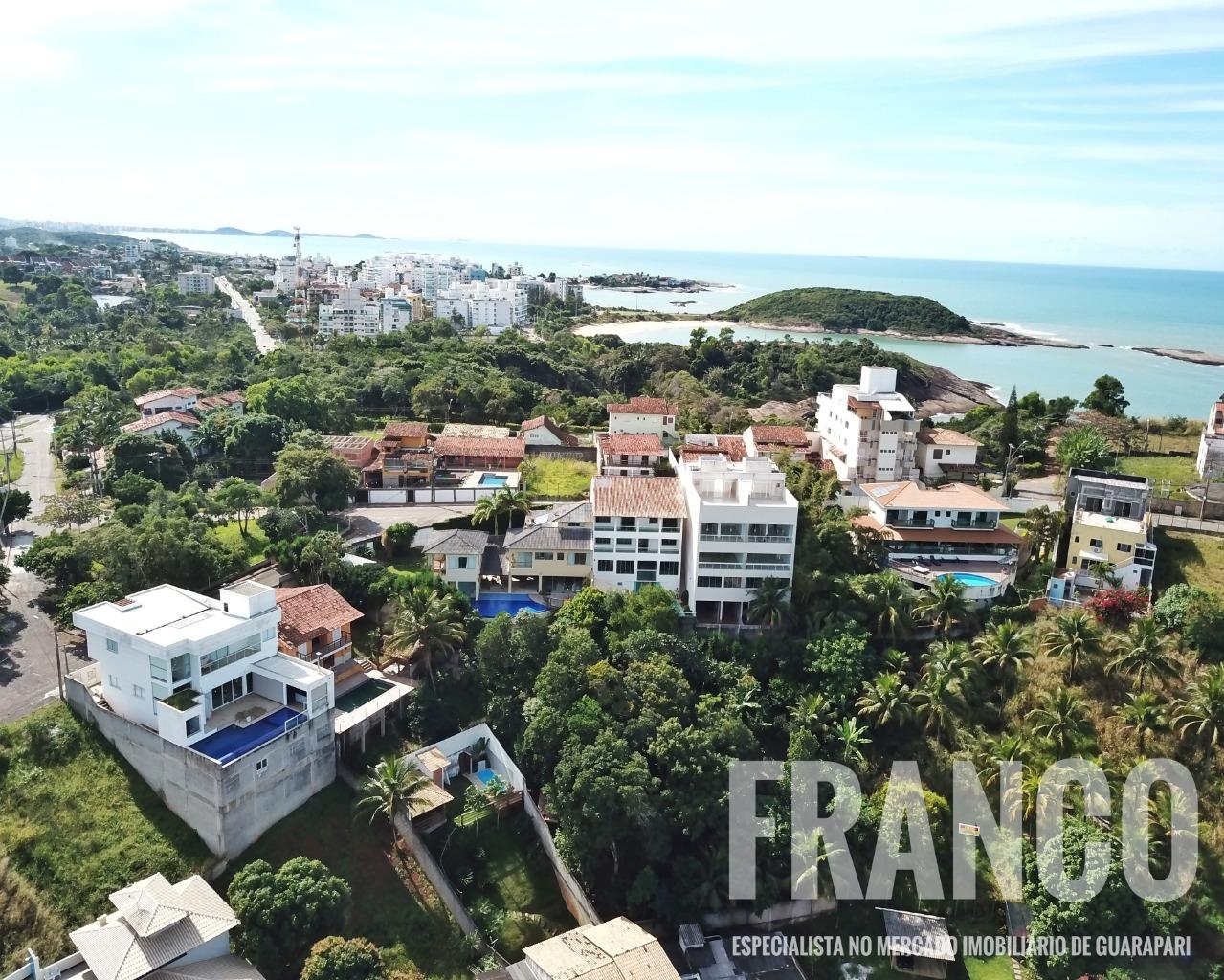 Triplex de alto padrão com vista para o mar na Enseada Verde