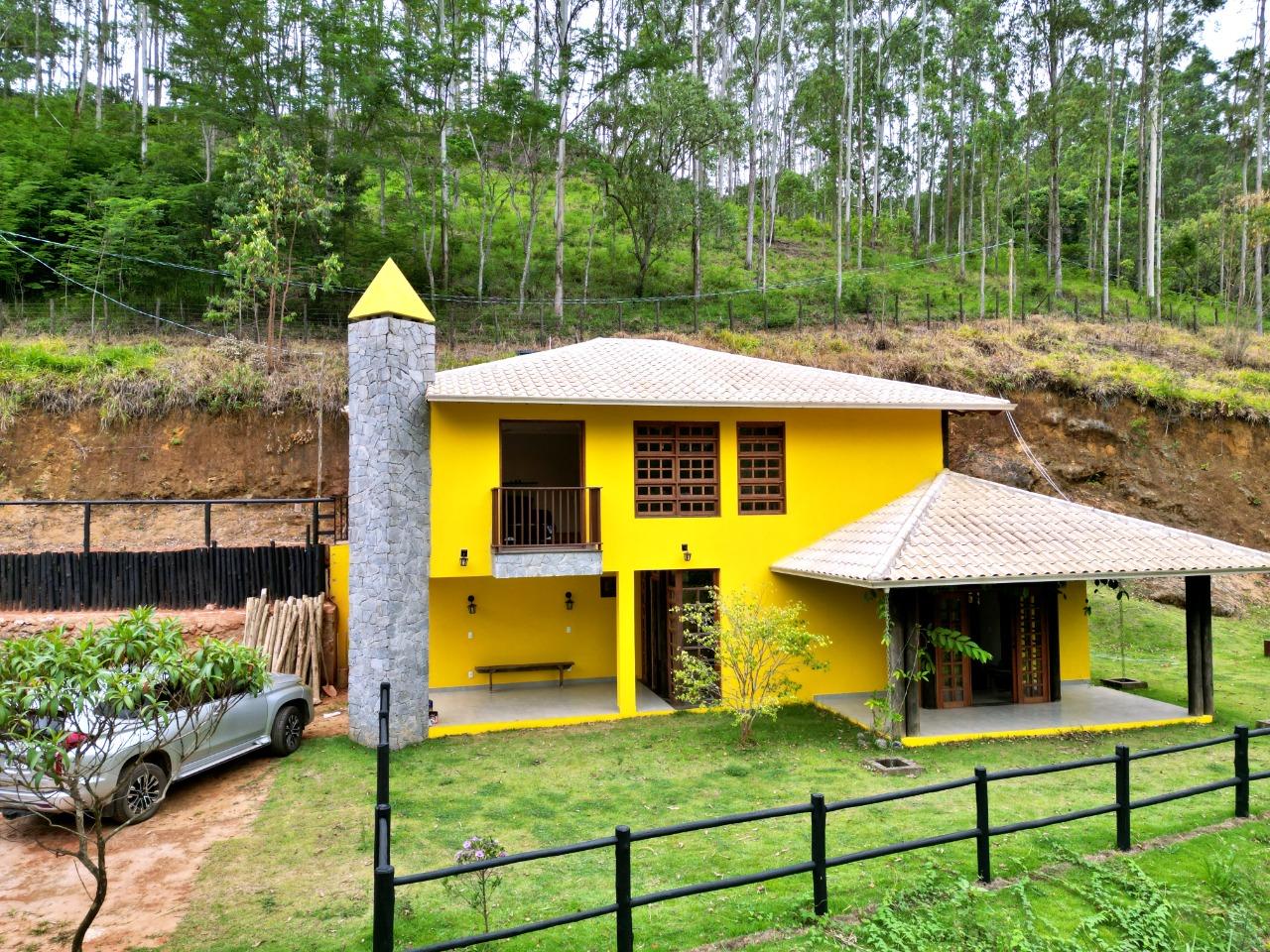 Casa Rústica e Luxuosa de 3 quartos, 2 suítes, piscina e vários ambientes, junto à natureza de Buenos Aires, Guarapari - ES