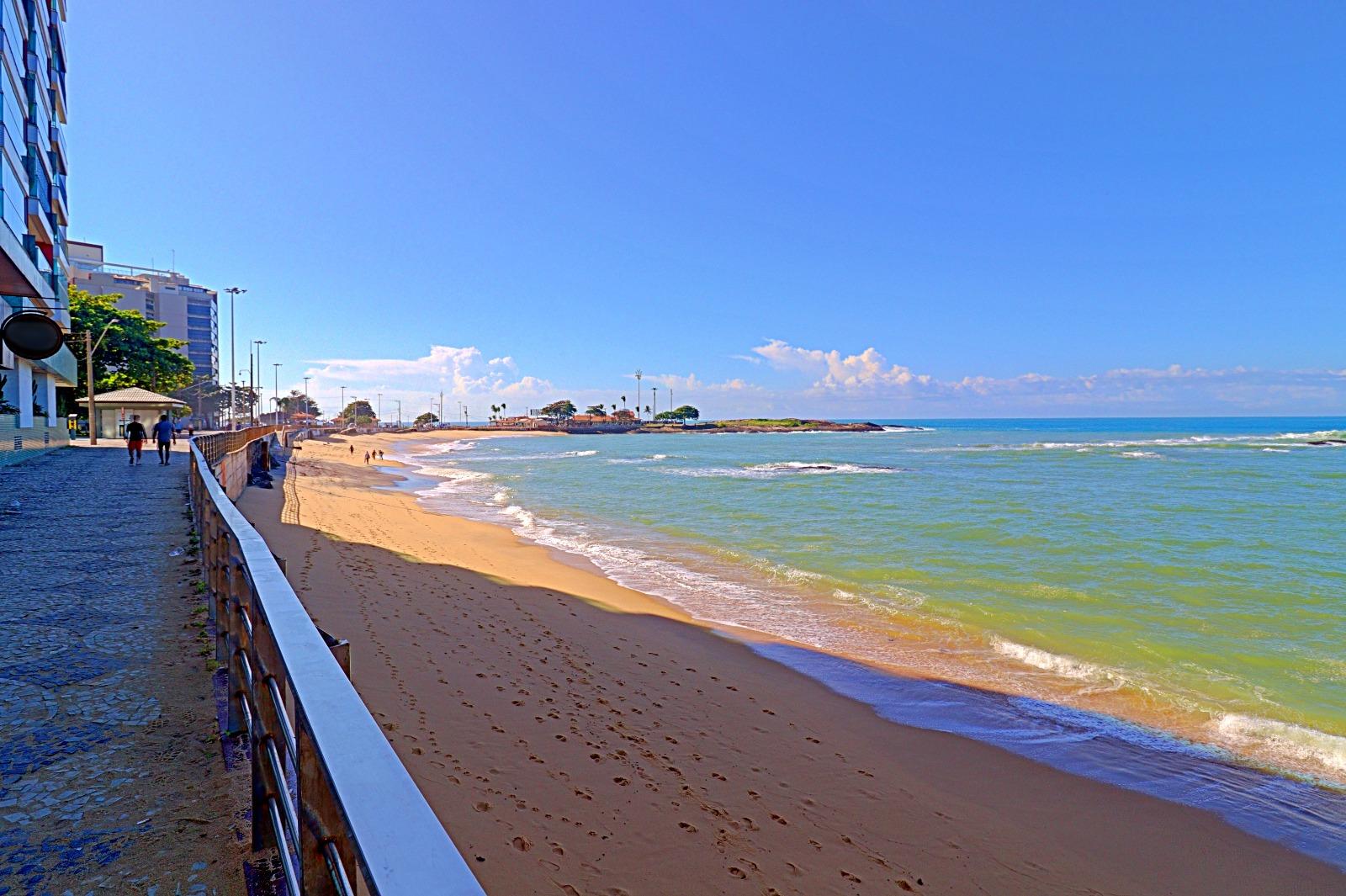 Apartamento de 4 quartos, 2 suítes, edifício com 1 apartamento por andar na Praia da Areia Preta em Guarapari - ES