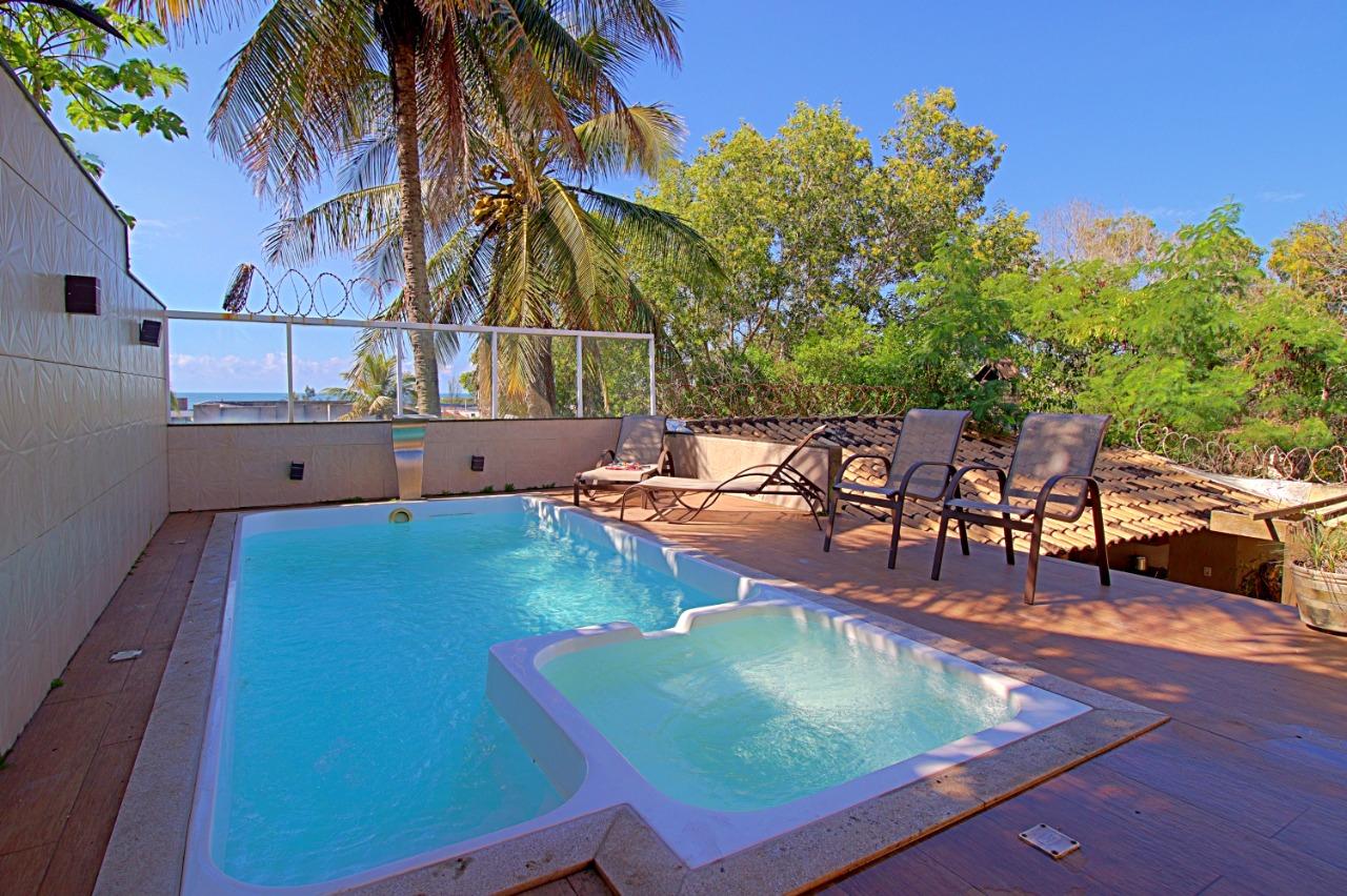 Ampla casa linear completa com 4 suítes e área de lazer com piscina na Enseada Azul - Guarapari - ES