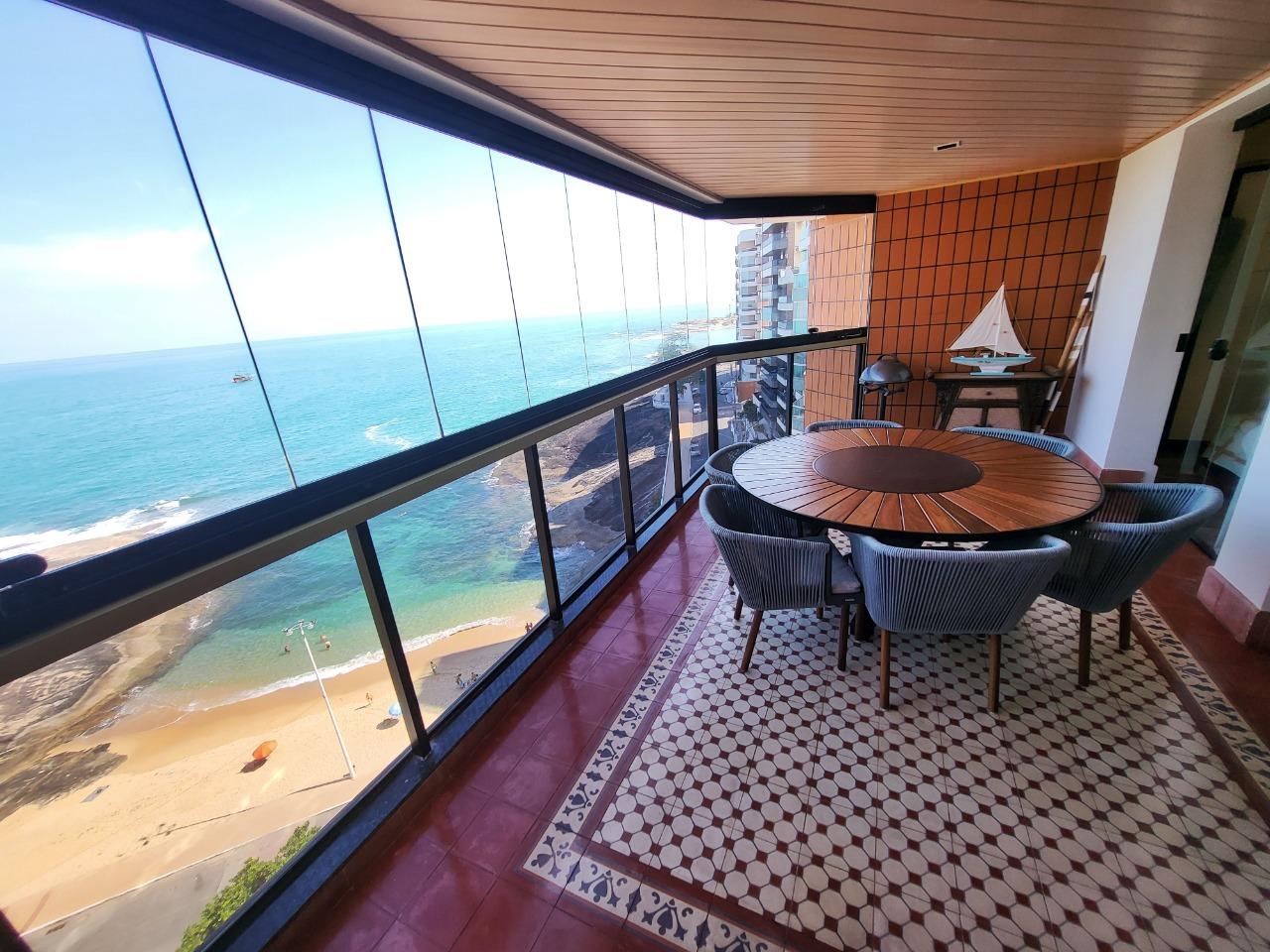 Cobertura duplex com 4 quartos reformada e decorada na Praia das Virtudes Centro de Guarapari ES