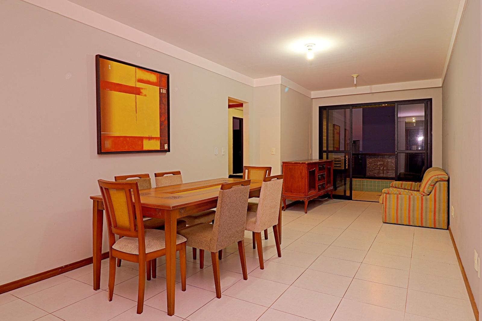 Apartamento de 3 quartos, andar alto com vista para o mar, em localização excelente no Centro de Guarapari!