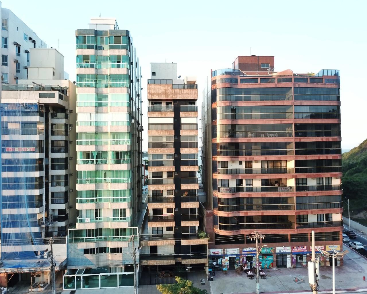 Edifício Canto Nobre apartamento de 3 e 2 quartos a venda, frente para o mar na Praia do Morro Guarapari ES