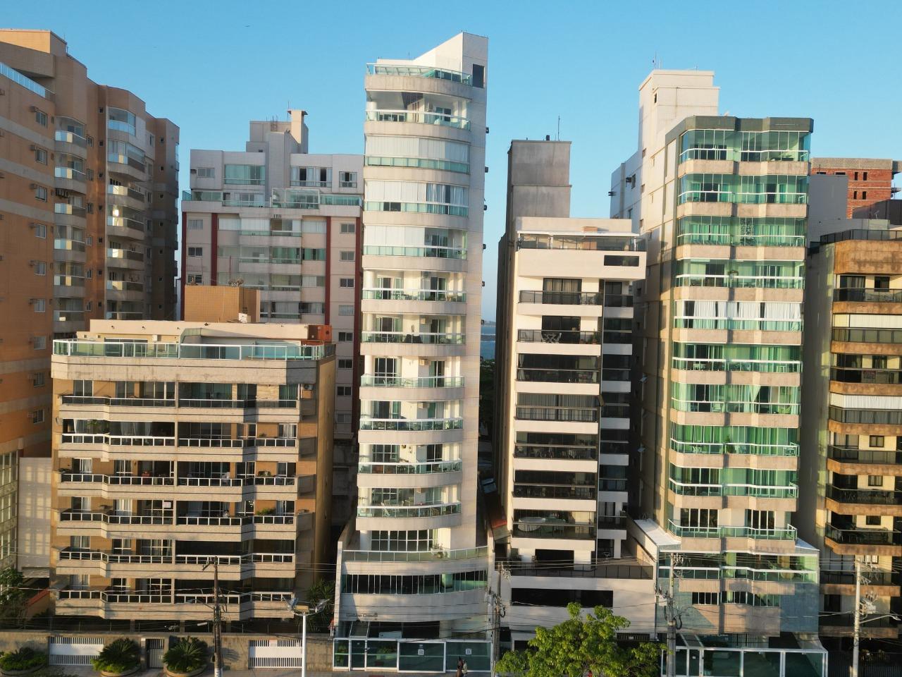 Edifício Gaetano Grasseli apartamento de 3 quartos a venda, frente para o mar na Praia do Morro Guarapari ES