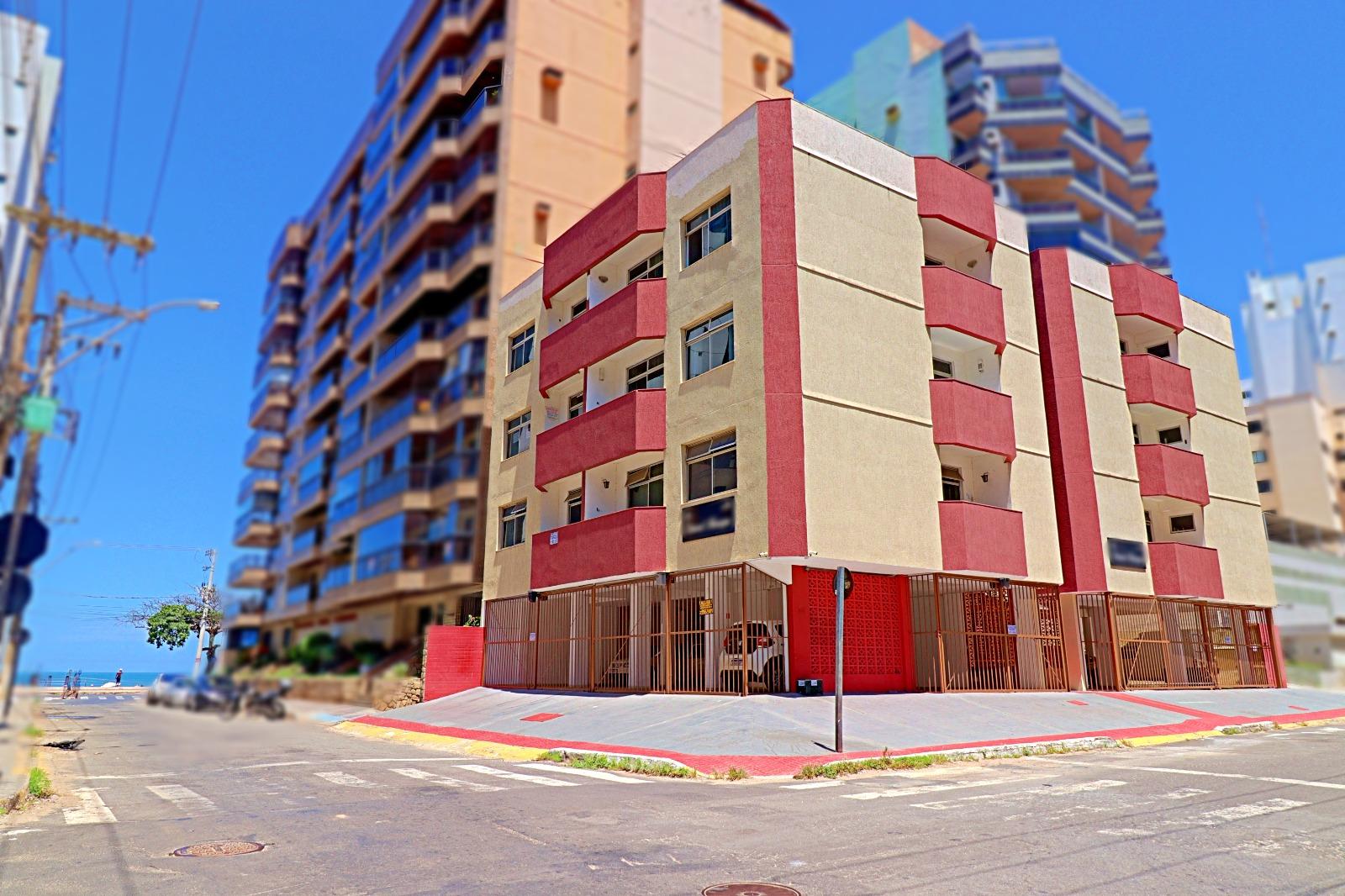 Apartamento de 2 quartos + DCE reformado e mobiliado de frente para a Avenida Oceânica a apenas 50 metros da orla da Praia do Morro!
