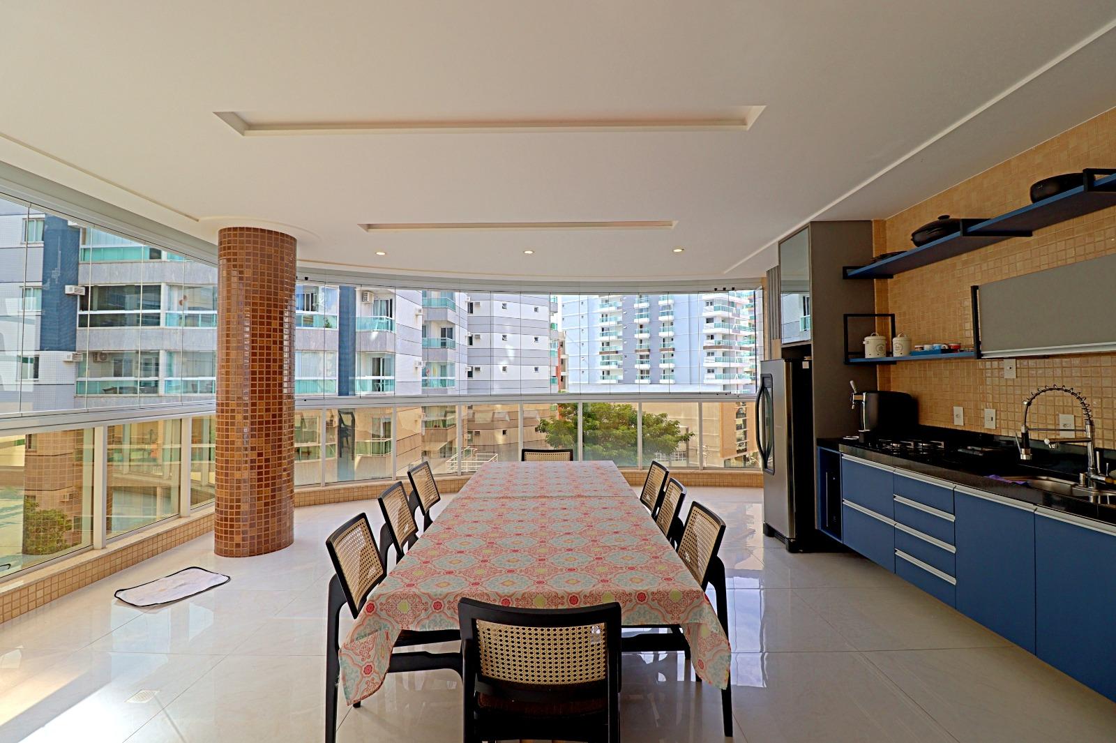 Apartamento 4 quartos, 2 suítes, lazer completo na orla da Praia das Castanheira no Centro de Guarapari - ES