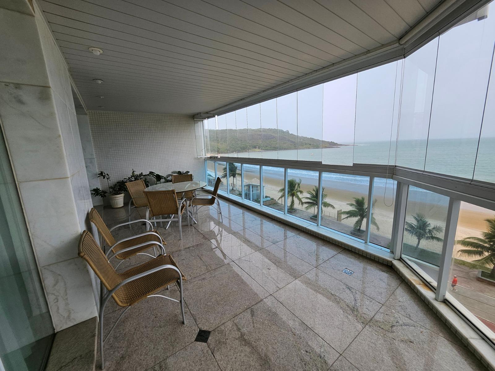 Apartamento alto padrão com 5 quartos sendo 1 suíte master com vista para o mar na Orla da Praia do Morro - Guarapari
