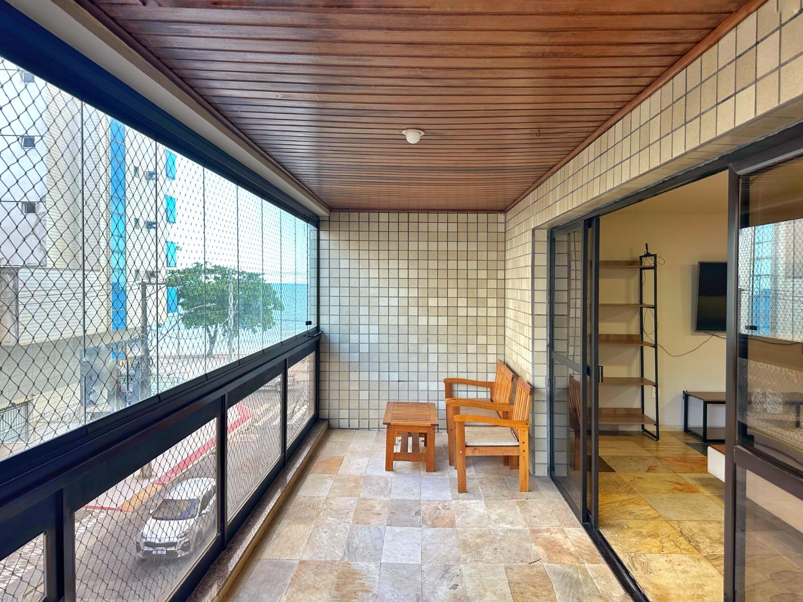 Apartamento à venda na Orla da Praia do Morro: 3 quartos, 1 suíte, 2 salas, 3 banheiros, 1 vaga, 120m² - Guarapari-ES.