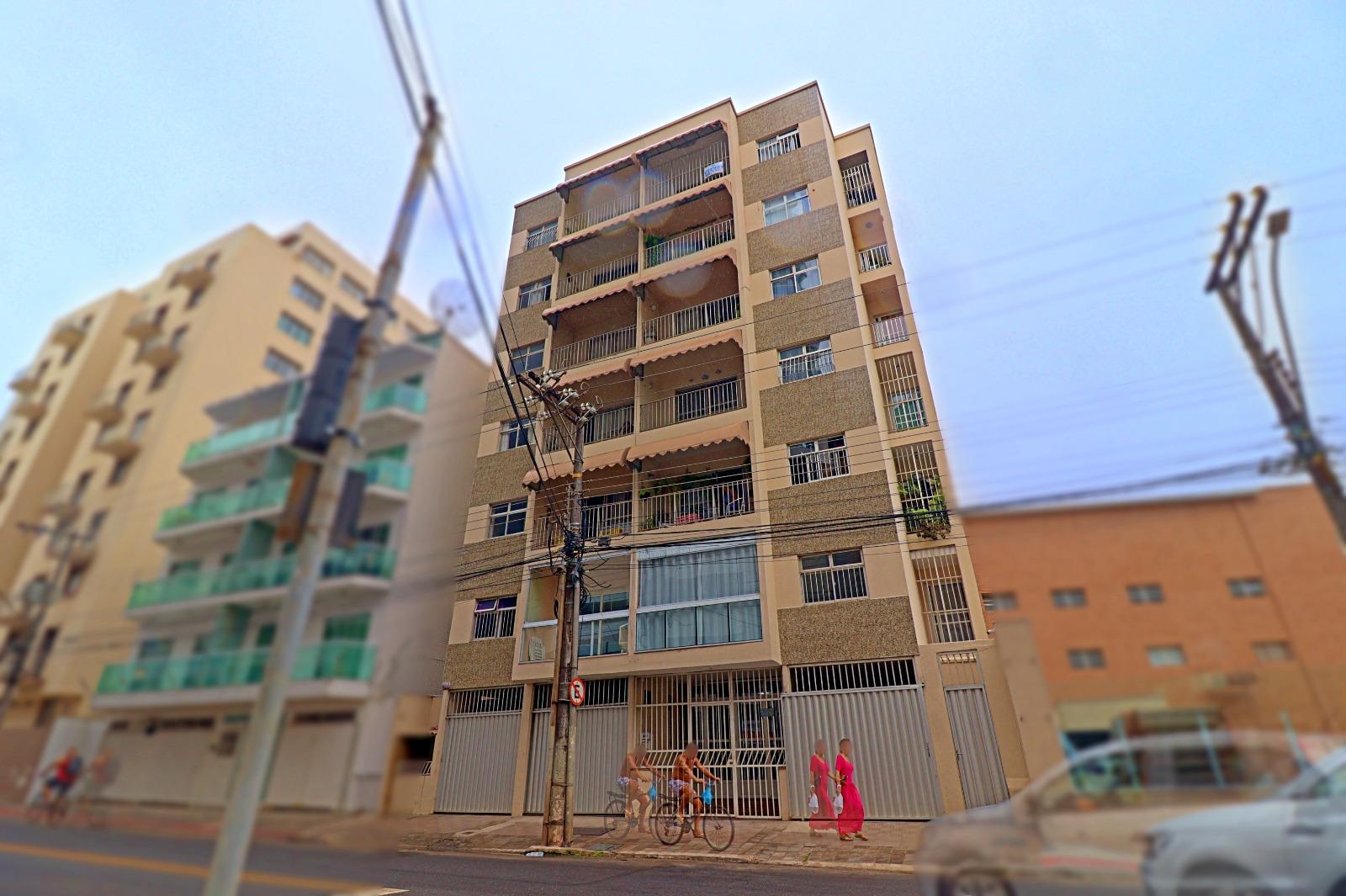 Apartamento de 2 quartos sendo 1 suíte + DCE no Centro de Guarapari a poucos passos da Praia da Areia Preta!