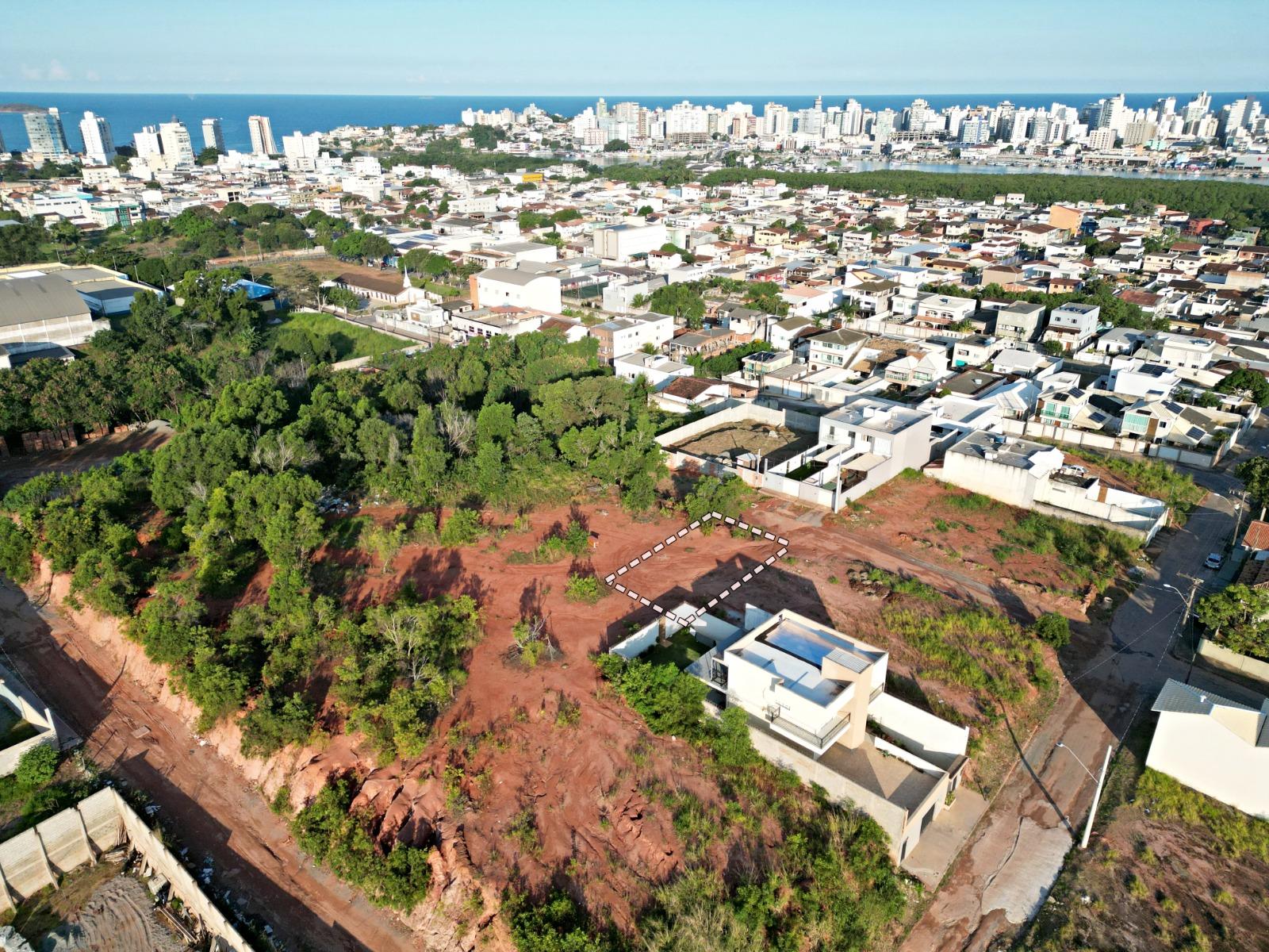 Terreno de 360 m² à venda em Itapebussu, com vista para mar e cidade de Guarapari - ES