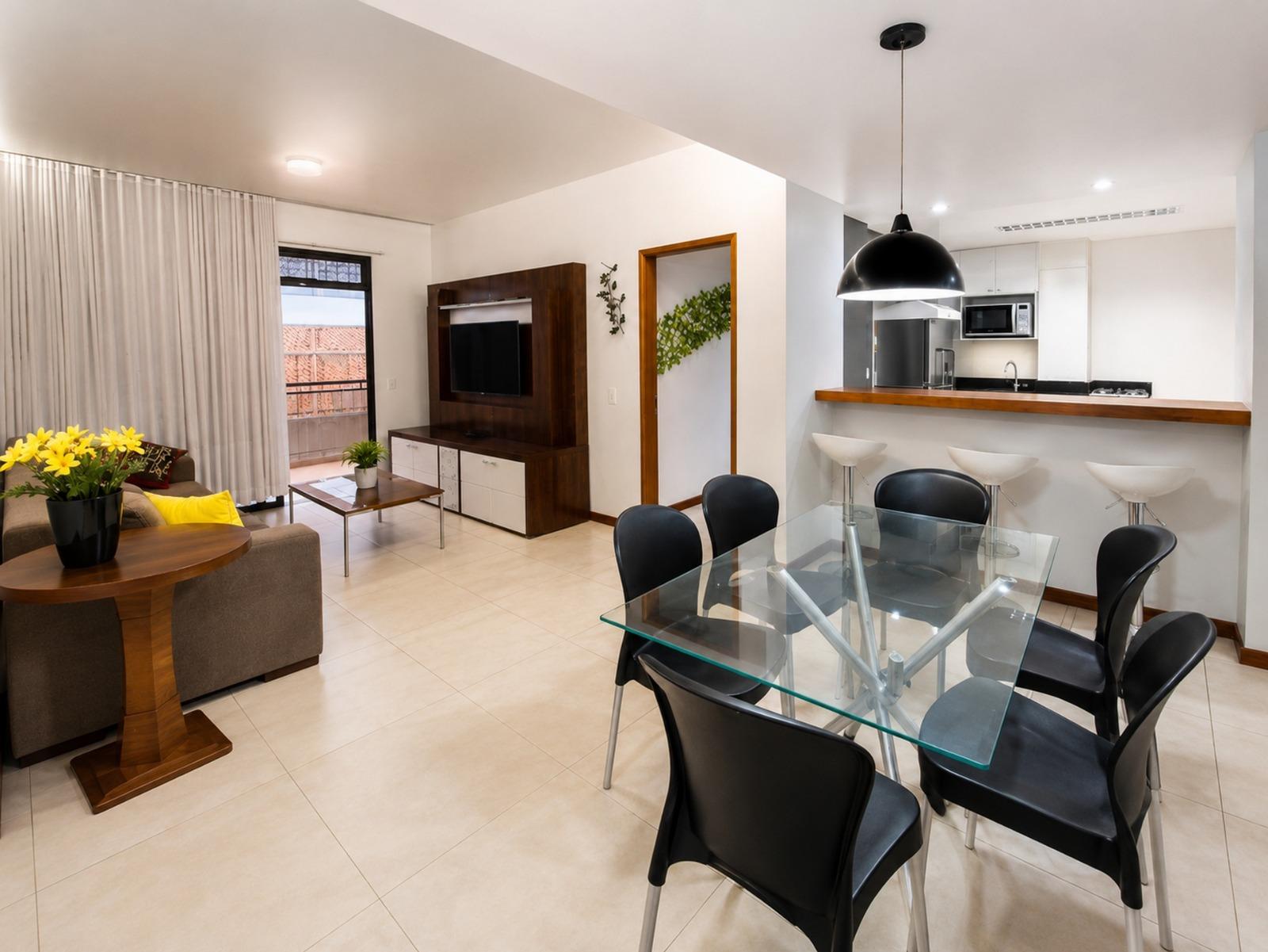 Apartamento com 3 quartos reformado no centro de Guarapari Oportunidade