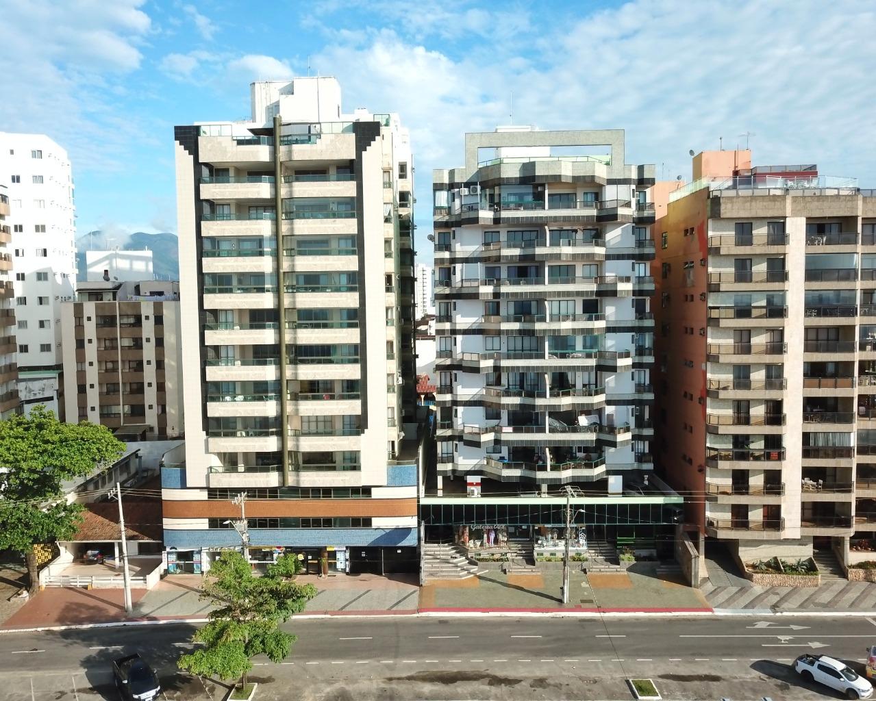 Edifício Sea Tower apartamento de 3 quartos a venda, com lazer completo frente para o mar na Praia do Morro Guarapari ES