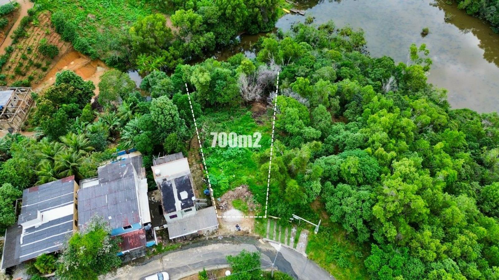 Terreno à venda, 700 m² em Nova Guarapari, próximo à praia e com fundos para lagoa - Guarapari/ES