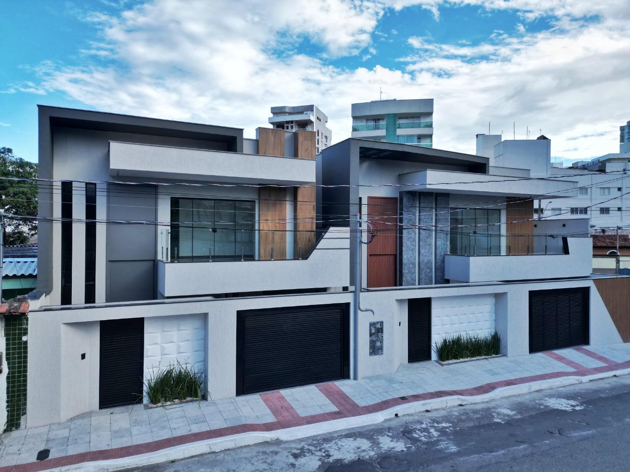 Casa Duplex de 3 quartos, Área Gourmet, Piscina e 2 vagas de garagem na Praia do Morro, Guarapari - ES