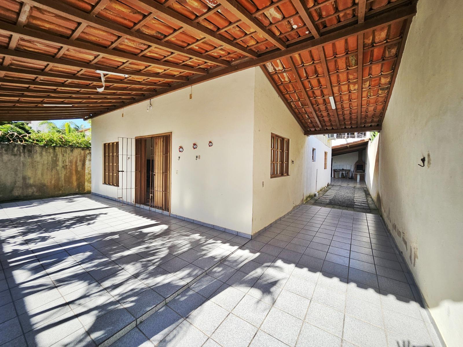 Casa padrão á venda com 3 Quartos, 1 Suítes, 4 vagas de garagem na Enseada Azul, Guarapari-ES.